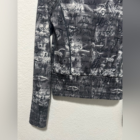 Lululemon Printed Activewear
Jacket Cardigan Women's Gray Full Zip size 4 - Picture 7 of 10